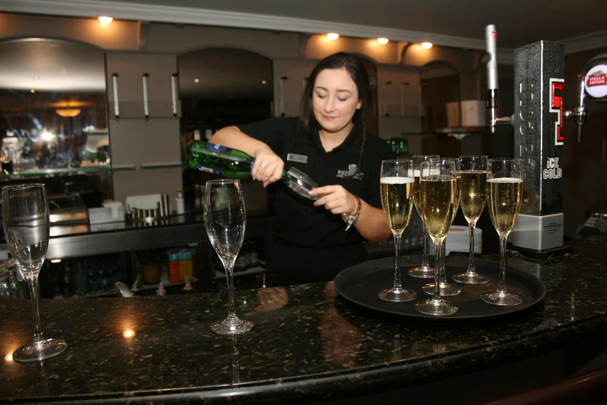 The Redhurst Hotel Glasgow Giffnock Buitenkant foto